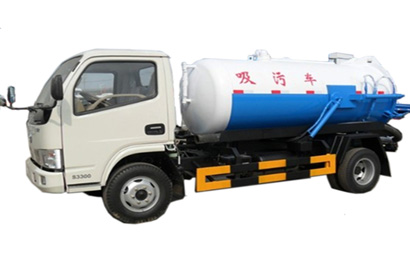 Four wheel manure suction truck
